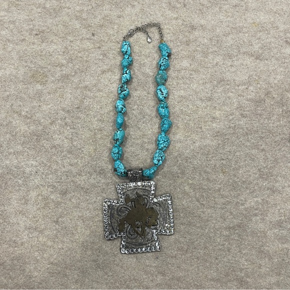 Chunky Turquoise Dyed Necklace with Large Silvertone Rhinestone Cowgirl Cross - Picture 2 of 8